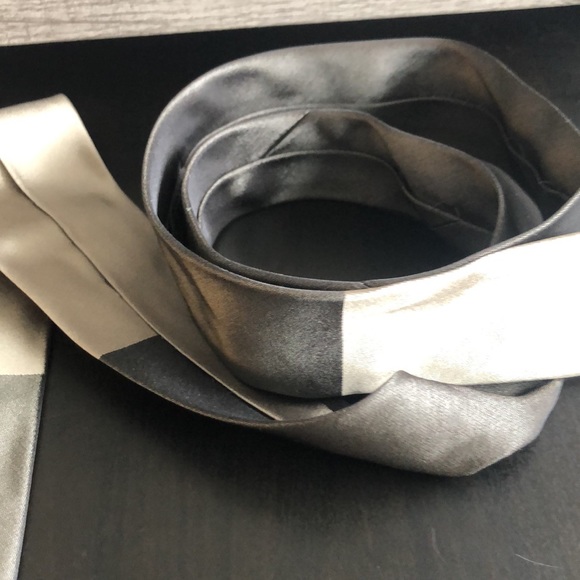 Iceberg 💯 percent silk - Picture 3 of 6